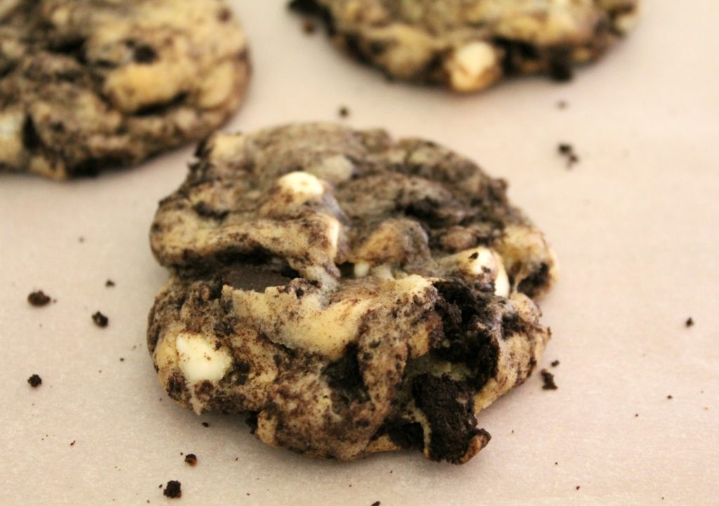 Cookies and Cream Cookies with White Chocolate Chips | Sam's Dish