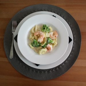 shrimp-and-broccoli-with-cheese-tortellini-00