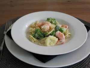 shrimp-and-broccoli-with-cheese-tortellini-01