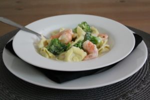 shrimp-and-broccoli-with-cheese-tortellini-03