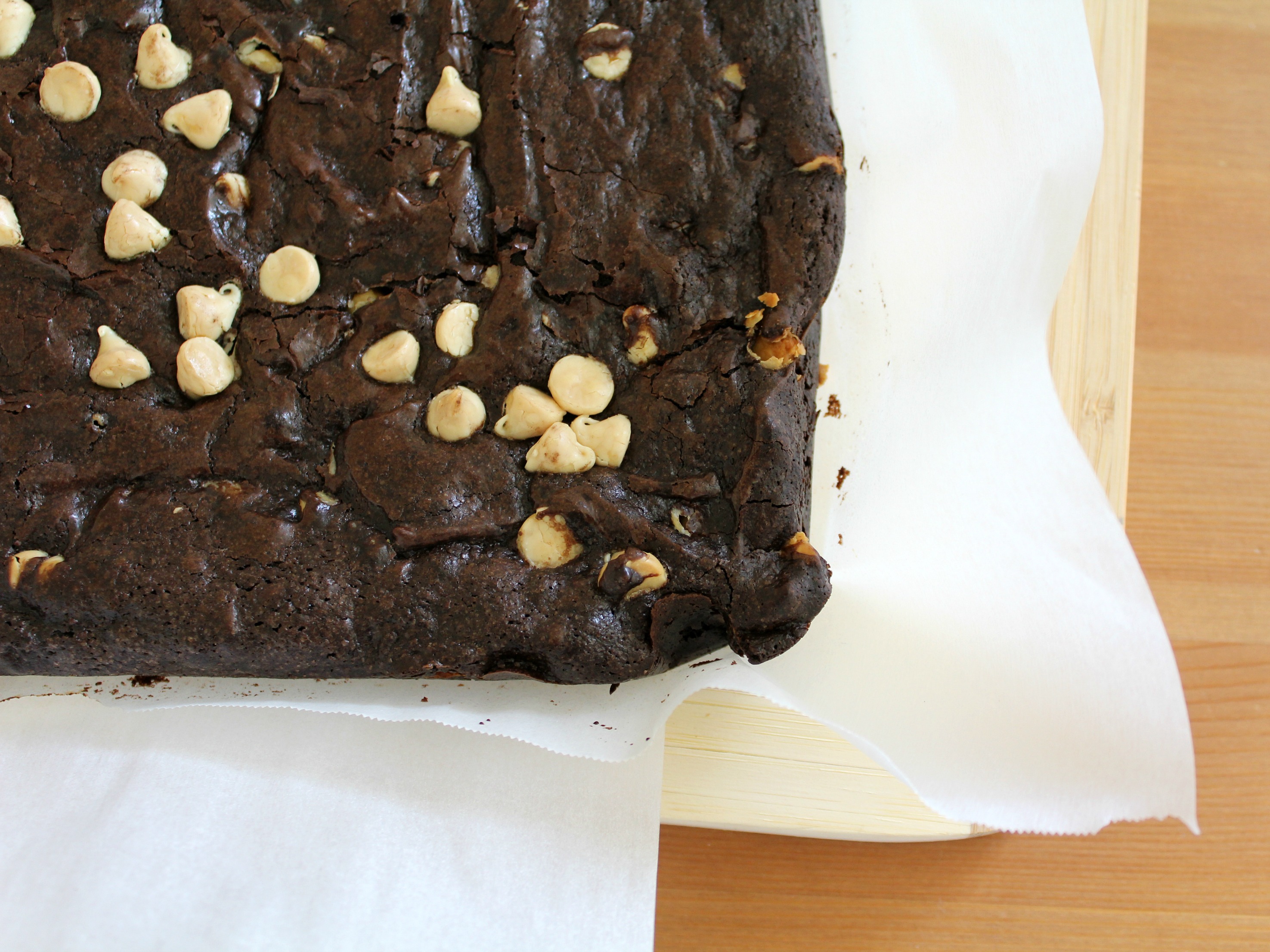 brownies-with-white-chocolate-chips-macaroni-and-cheese